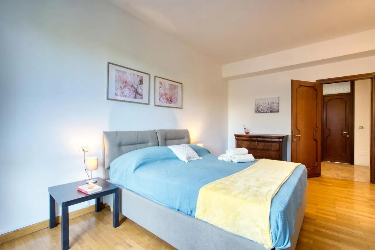 Caseospitali - Life&Thecity Luxury Trilo A Citylife Milan 0*,